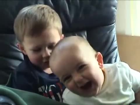 Charlie bit my finger - again!