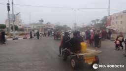 Residents of the city of Khan Yunis in southern Gaza are moving en masse from the eastern part of th