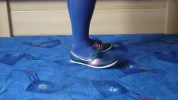 Jana shows her Adidas Concord Round Ballerinas dark blue, pink and silver