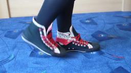 Jana shows her Converse All Star Chucks hi double upper black red label