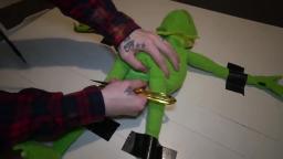 ImJayStation! (SCARY) CUTTING OPEN EVIL KERMIT THE FROG AT 3AM!! _WHATS INSIDE KERMIT THE FROG_