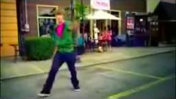 justin bieber oraj pole na traktore