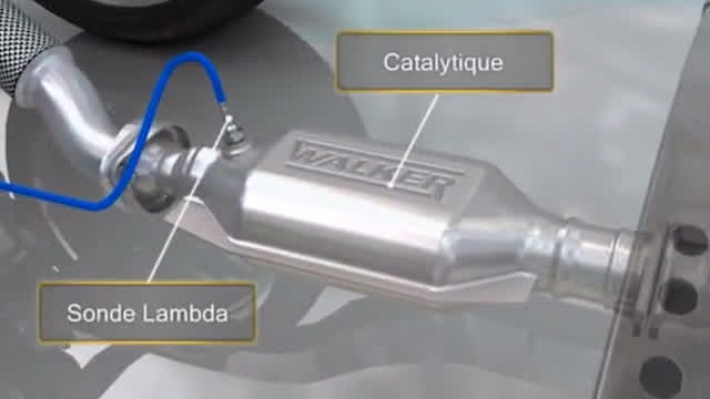 Convertisseur catalytique avec sonde Lambda (360p)