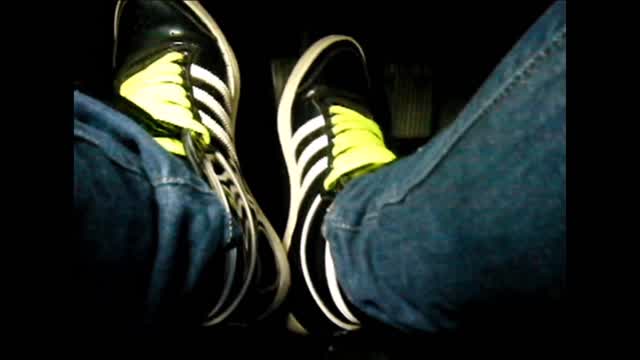 Jana make a pedal pumping with her shiny black and white Adidas Top Ten Hi and blue jeans trailer