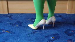Jana shows her spike high heel Pumps Graceland yellow and sand