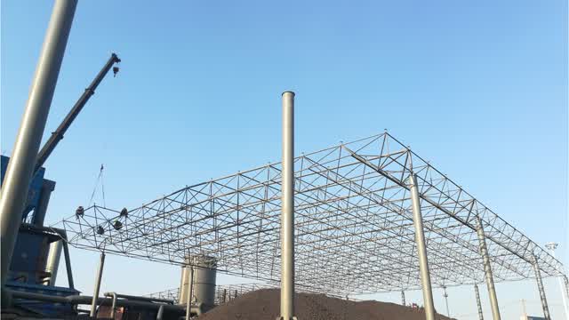 Roof space frame structure of commercial building