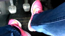 Jana make a pedal pumping session with her pink Nike Thea Air Max