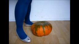 Jana crushes a pumpkin with her brown stiletto pumps and silver ballerinas trailer