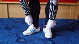 Jana shows her Adidas Top Ten low white and blue