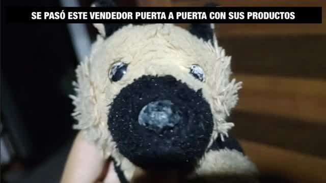 Se Pasó Este Vendedor Puerta a Puerta con sus Productos Se Pasó Este Vendedor Puerta a Puerta con sus Productos