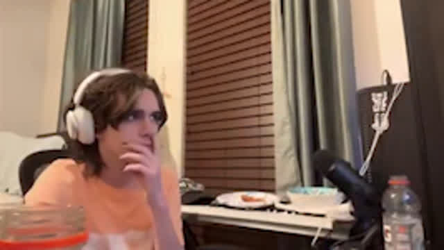 Walt Jr look alike gets roasted by an Egg shaped algerian