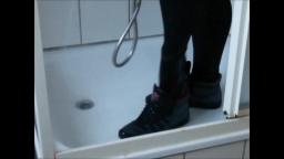 Jana fills, messes up and washes her Adidas Top Ten high black metallic in the shower yt trailer