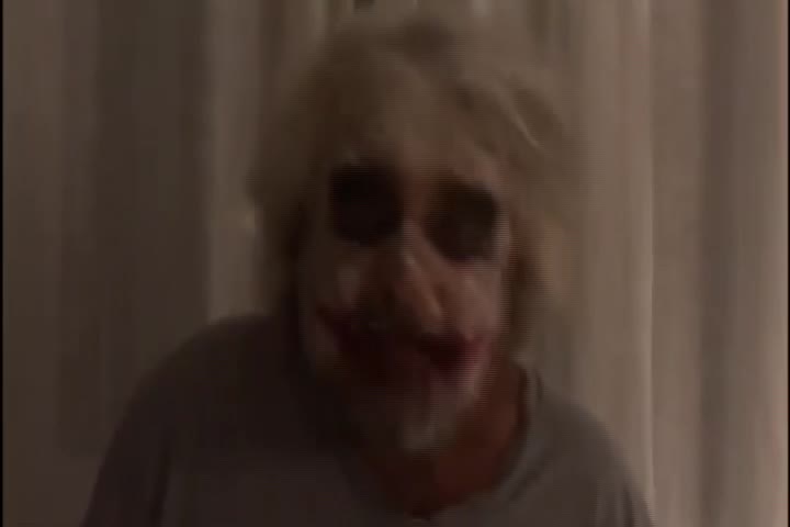 Beppe Grillo non ha bisogno di piante Beppe Grillo non ha bisogno di piante