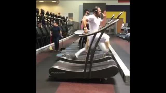 Guy Reaches Running Speed of 23.5 MPH