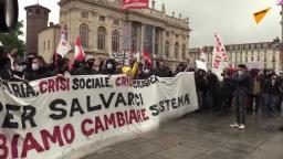 Corteo del primo maggio a Torino, ghigliottina ad un fantoccio di Draghi