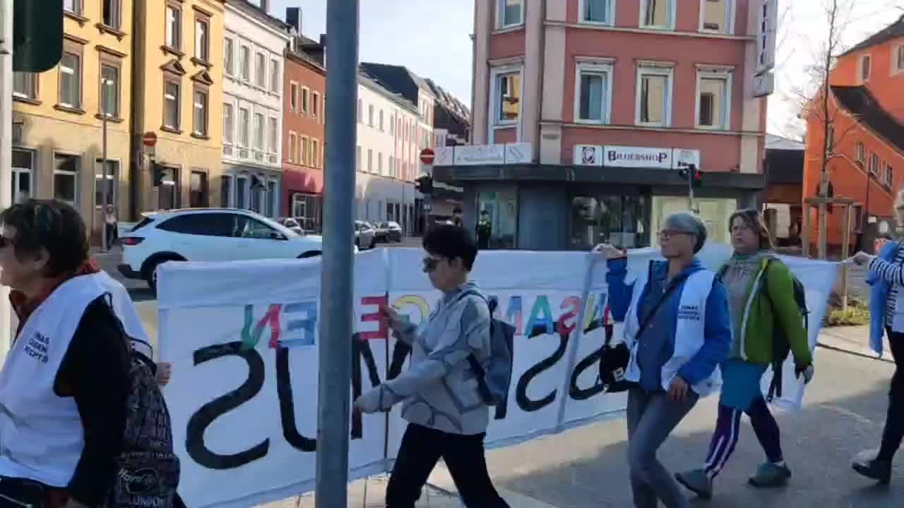 Omas gegen Rechts Hof Rassismus