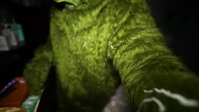 GRINCH PRANK ON ANGRY GRANDMA!