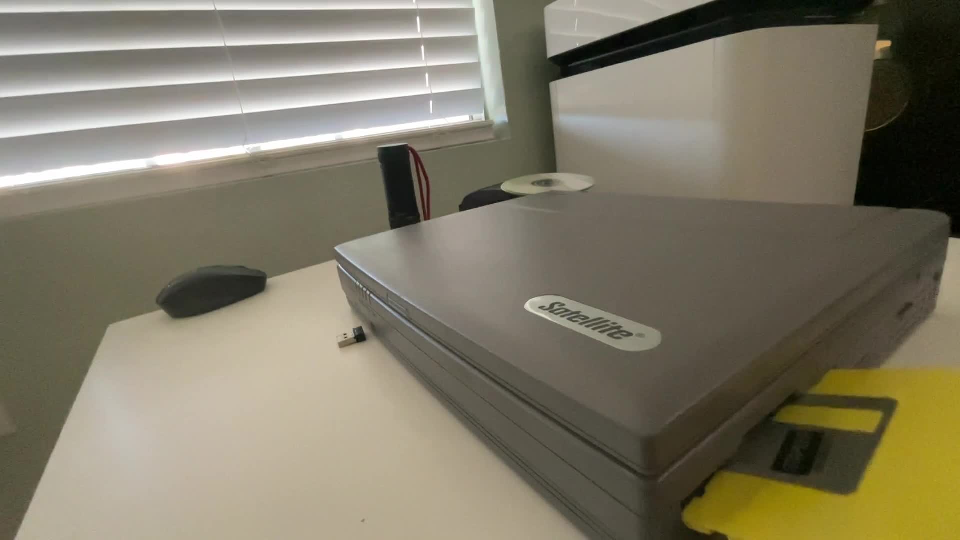 Weird Toshiba 4000CDT SATTELITE