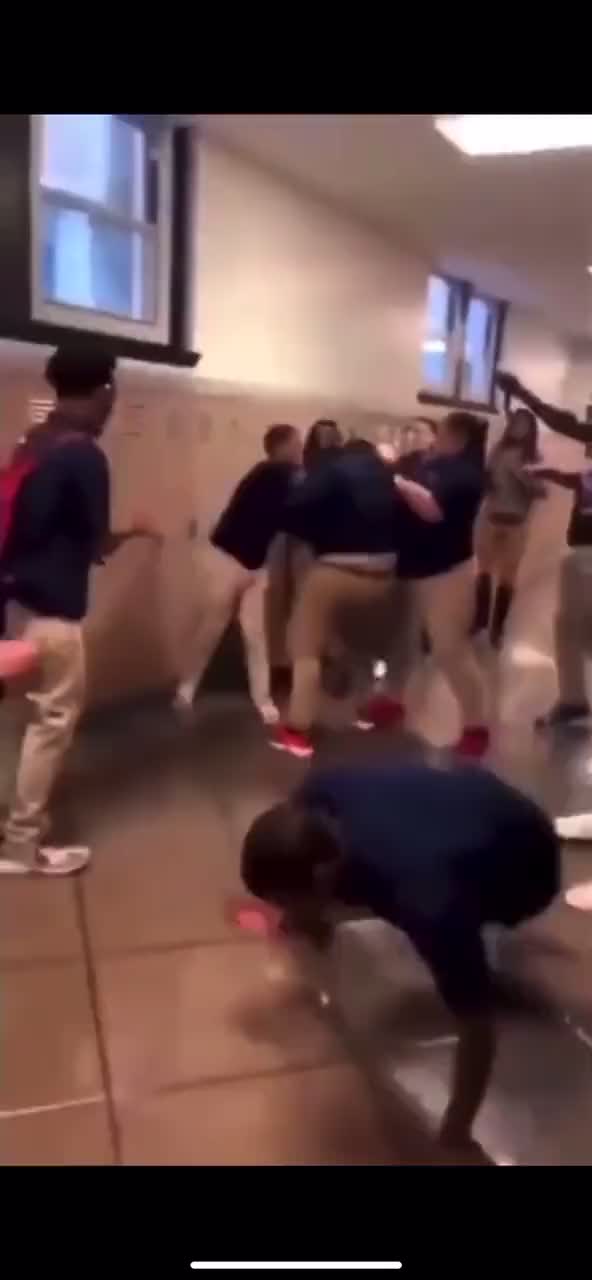 Break dancing in the middle of the fight is so tuff 🥹