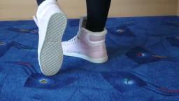 Jana shows her Puma Vikky Winter High Tops pink white