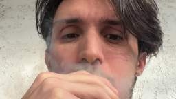 Jose Rafael Cordero Sanchez fumando