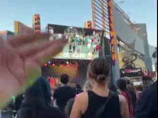 I'M DANCING INTO UNIVERSAL CITYWALK DJ!!!!!!