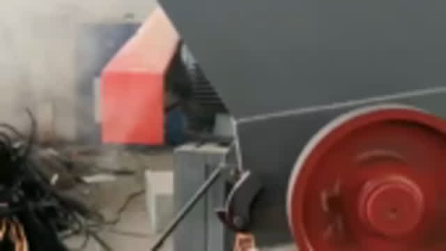 Good video of Cable and Plastic Crusher