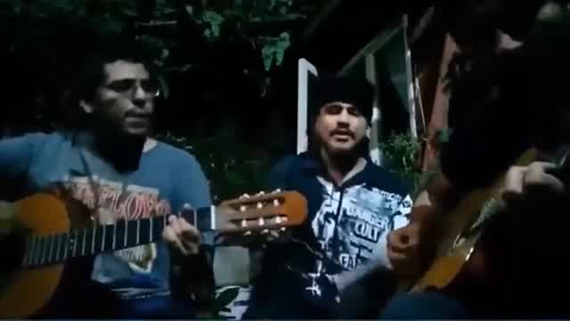 Bronce V tocando con sus amigos (2017)