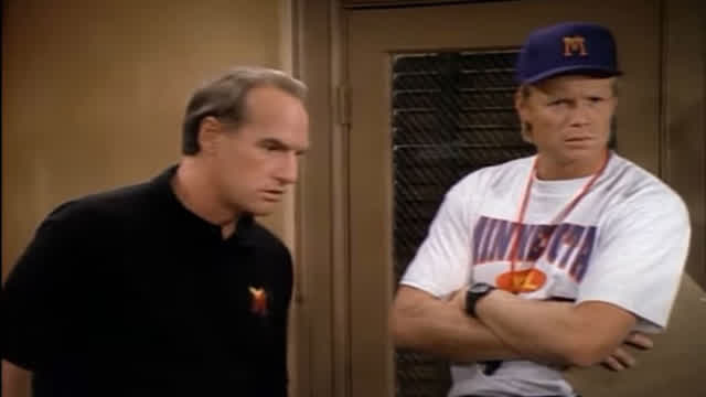 Coach S04E01 The Kick-Off And The Kiss-Off