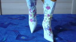 Jana shows her high heel cowgirl boots white with flowerprint
