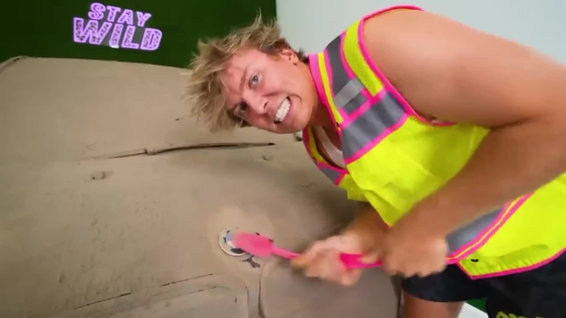 Si limpias el coche, te lo quedas! PARTE1