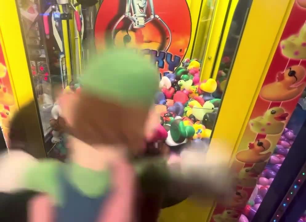 Luigi plays a rubber Ducky claw machine  Luigi plays a rubber Ducky claw machine 