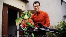 Fahrradfahren mit Melvin dem Drachen Ferienbeschäftigung im Sommer 2020 mit Roy Reinker