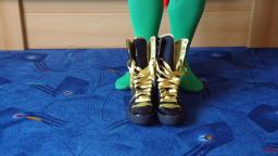 Jana shows her Adidas Missy Elliott boots shiny black, black and gold