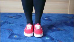 Jana shows her Vans low red