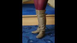 Jana shows her overknee boots brown with rivets belt