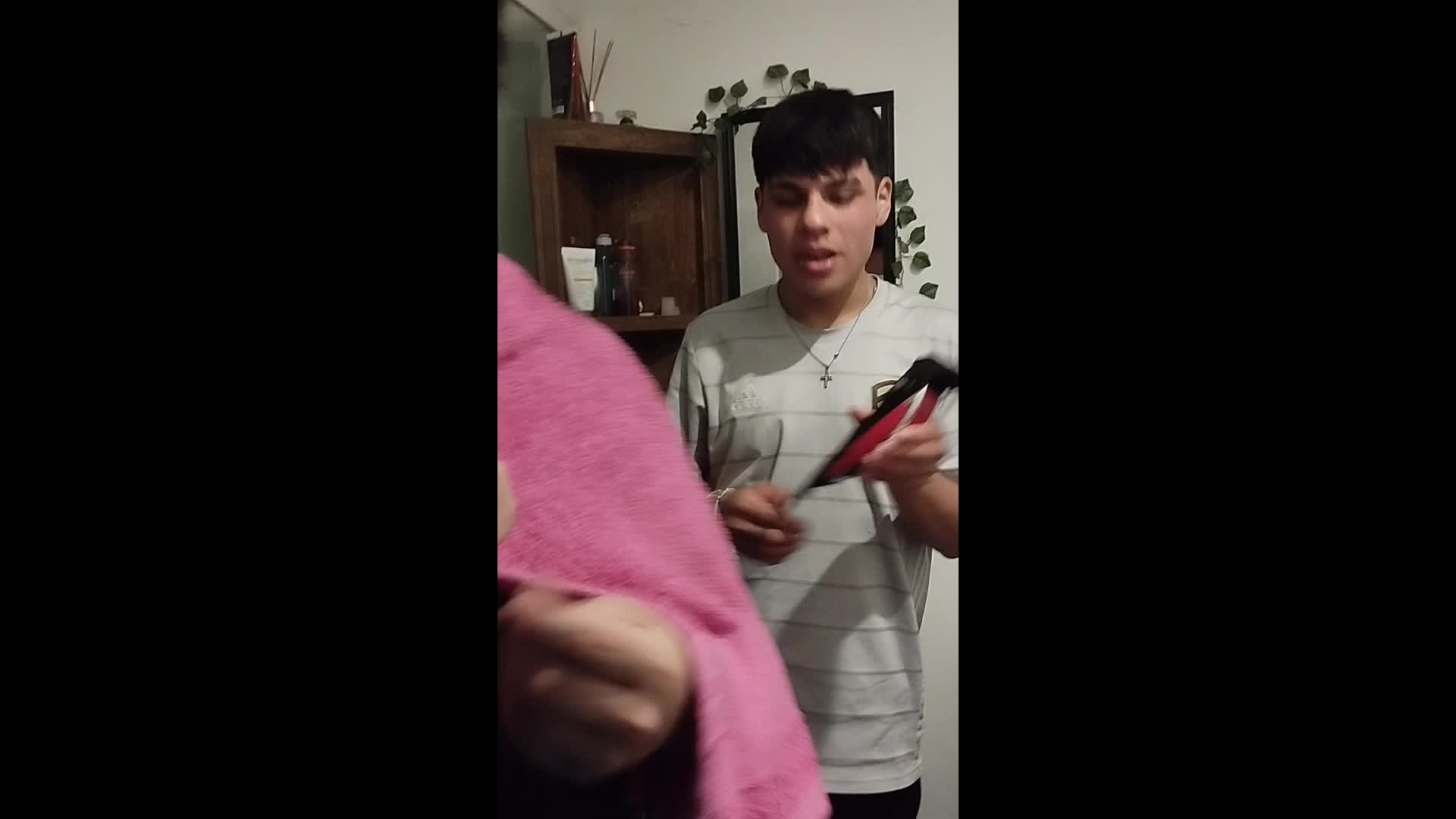 Le cortan el pelo a mmoskau está vez en vidlii Le cortan el pelo a mmoskau está vez en vidlii