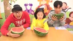 보람이와 코난 또치 초거대 수박 슬라임 만들기 놀이 Boram giant watermelon slime 