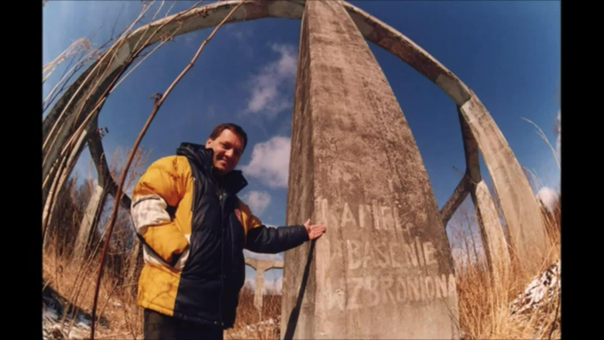244 LA MUJER ALEMANA PERDIDA VIAJERA DEL TIEMPO MAQUINA Die Glocke 1