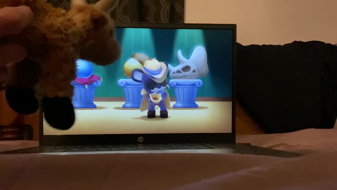 Mr. Horns watches Pinkfong Wonderstar 11