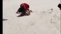 2 Girls Fight At The Beach