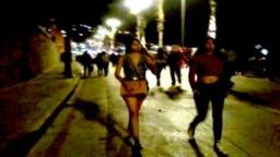 Carnaval de Mazatlán | 2019 | Personas se retiran del malecón tras finalizar el desfile